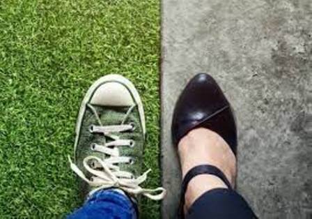 English Idiom Have A Foot In Both Camps
